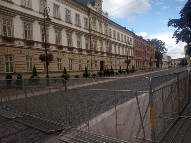 Constitutional Court building prior to the September 1 protests.