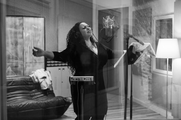 Slovak singer Hanka Gregušová is releasing her fourth album 'Universal Ancestry', which she co-produced with top American musicians.