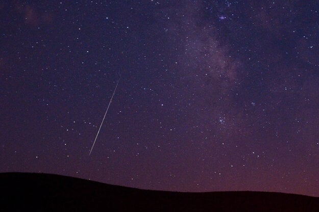 A Perseid meteor streaks across the sky during the Perseid meteor shower on august 11, 2009 in Vinton, California, the USA.