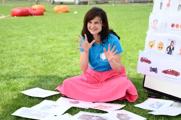 The family festival of Slovak Sign Language took place on a football pitch in Opoj, Trnava Region, on August 21, 2021. 