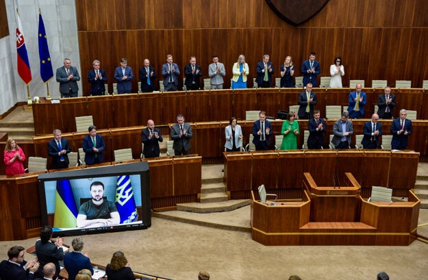 Slovak MPs are applauding Ukraine's President Volodymyr Zelensky after his address on May 10, 2022.