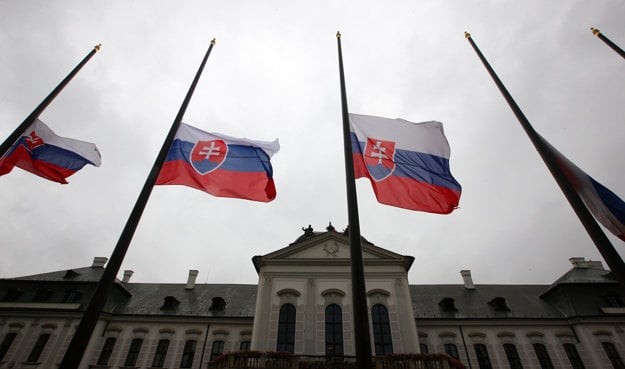 Flags in front of the Presidential Palace in Bratislava fly at half-mast today to pay tribute to the late President Michal Kováč.