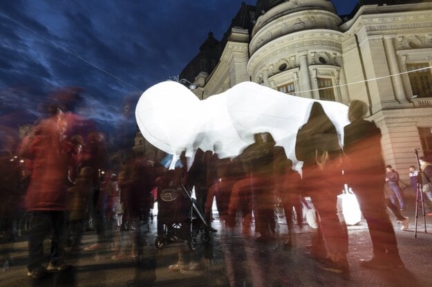 Amanda Parer: Humanoid II