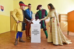 Historical group from the Rotenstein festival voted in Holic. 