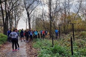 About 50 people ran on November 17 to commemorate the 42 people who were killed at the Iron Curtain between former Czechoslovakia and Austria in their attempts to flee the Czechoslovak Socialist Republic in 1948-1989.