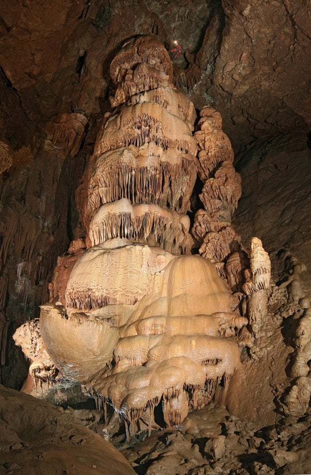 Krásnohorská Cave hides one of the tallest dripstones in the world, 34 metres.