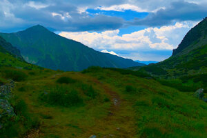 A trail to the Klin mountain.