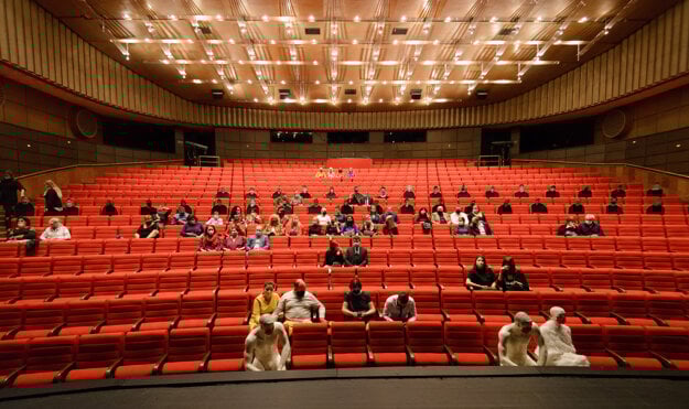 The Andrej Bagar Theatre in Nitra puts figurines in the auditorium. The theatre is responding to the anti-epidemic measures that capped the number of participants in mass events at 50. Plastic figurines are in the front while the cardboard ones in the back.