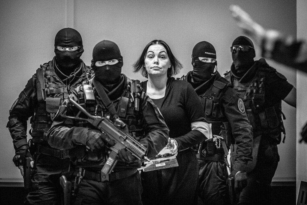 Alena Zsuzsová arriving in court. Photo of the winning series of Slovak Press Photo.