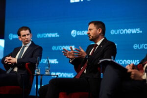 Austrian Chancellor Sebastian Kurz (l) and Slovak PM Eduard Heger (r) during the discussion at GLOBSEC.