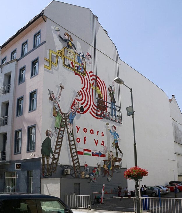 The mural is painted on a building at 3 Gorkého Street in Bratislava on the occasion of the creation of the Visegrad Group 30 years ago and the Polish Presidency, which ended on June 30. The same mural can be found in Prague, Budapest and Warsaw.