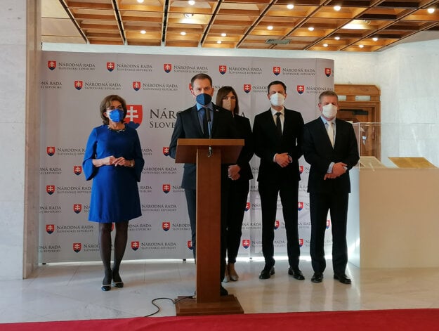 Coalition partners announce agreement.