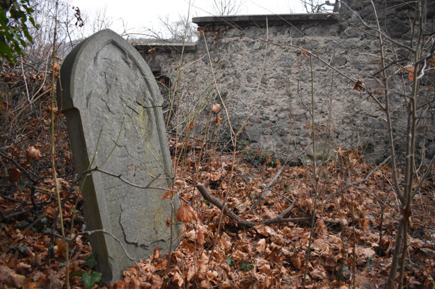A gravestone at the Jewish cemetery in Zvolen.