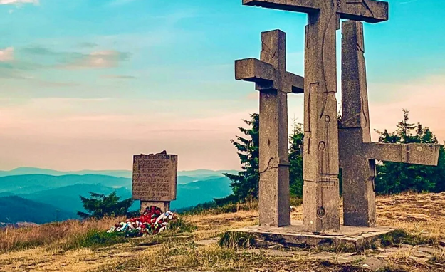 The Three Crosses monument on the Stratenec hill.