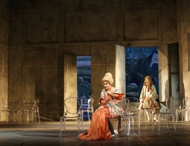 The stageing of Arsdilda won several Dosky prizes.