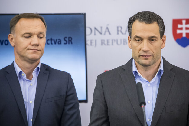 Marcel Forai (r) resigned his post at VšZP.