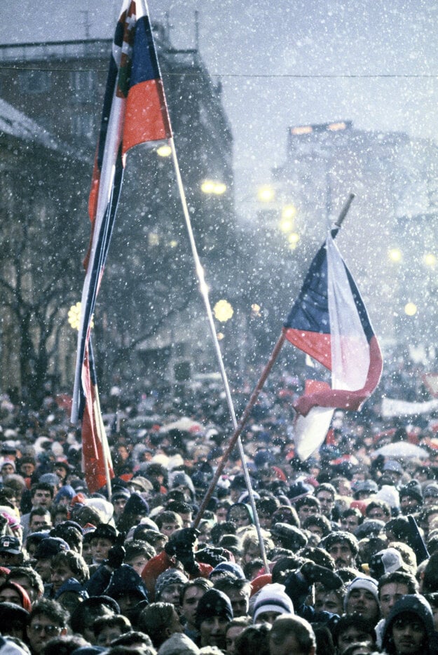 December 9, 1989 in Bratislava. Emigrants like the secretary general of the World Congress of Slovaks, Dušan Tóth, Czech singer Karel Kryl and mime Milan Sládek attended.