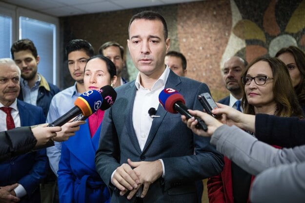 Tomáš Drucker in the middle