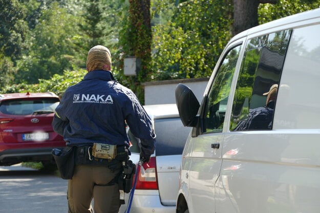 The police raided homes of several people linked to the corruption at Žilina courts.