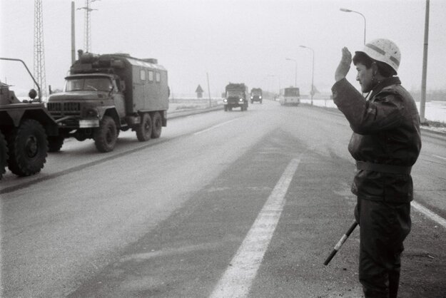 The last Soviet military transport left Czechoslovakia on June 21, 1991.