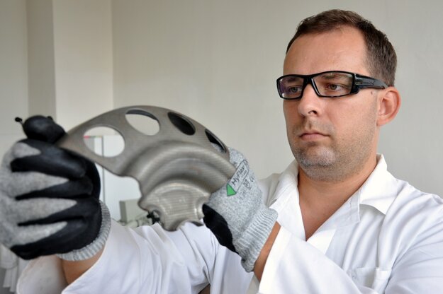 Na Útvare vedy a výskumu v U.S. Steele Košice až 60 percent z celkového počtu zamestnancov vyštudovalo Fakultu materiálov, metalurgie a recyklácie TUKE.  (zdroj: U.S.Steel)