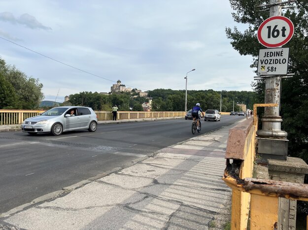 Most cez Váh v aktuálnom stave