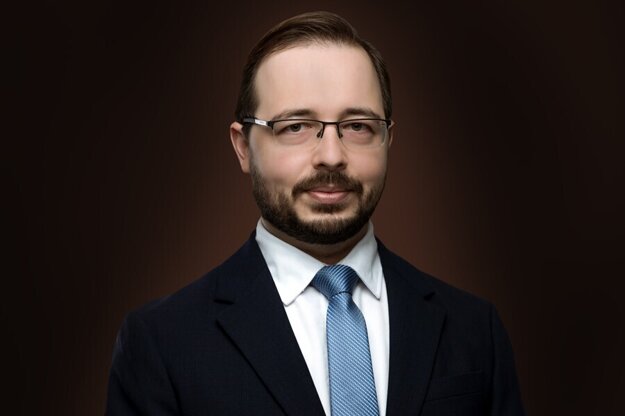 Ing. Andrej Martiška, MSc., ekonomický analytik Tatra banky. Venuje sa prevažne analýzam makroekonomického vývoja a bankového sektora. Študoval na Ekonomickej univerzite v Bratislave a Nottingham Trent University.