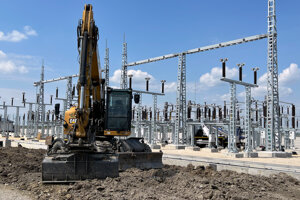 Výstavba elektrickej stanice Borský Sv. Jur 
