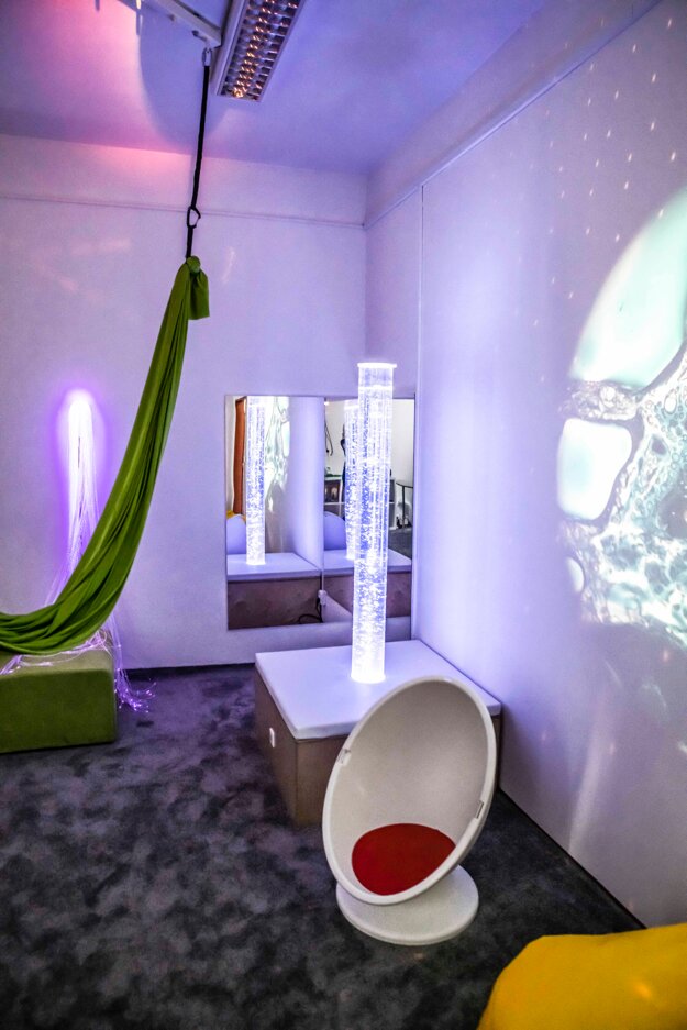 Terapeutická miestnosť slúži na relaxáciu detí podľa ich potrieb.