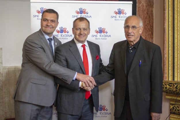 Viliam Novotný, Boris Kollár a Peter Jurík (zľava) spoločne po vyhlásení podpory.