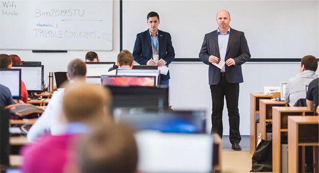 Súťažiacich privítal prodekan Stavebnej fakulty - Doc. Kyrinovič a organizátor Doc. Erdélyi