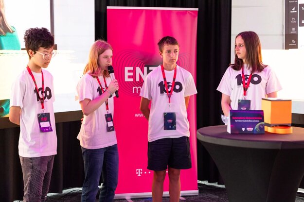 Za posledných 5 rokov sa do programu ENTER zapojilo viac ako 100 000 žiakov, 2 700 učiteľov a 700 škôl. (zdroj: Slovak Telekom)