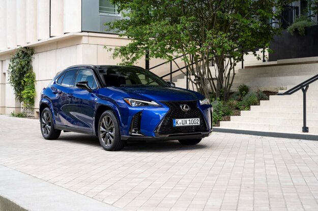 Lexus UX 300h F Sport (zdroj: Toyota)