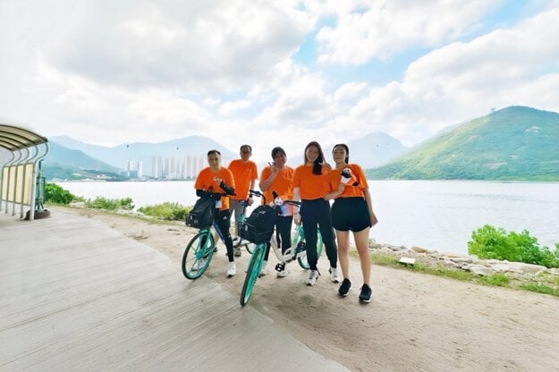 Cyklisti v Hongkongu.  (zdroj: Gebrüder Weiss)