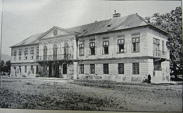 Berchtoldov palác bol postavený v roku 1831, zbúraný v roku 1981. 