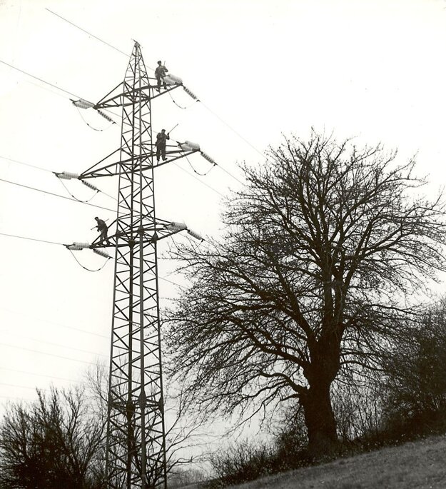 Rybári na 110 kV vedení. História priniesla aj rôzne kuriózne momenty.