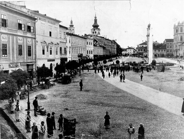 Pokládka káblov na námestí v Banskej Bystrici 1904.