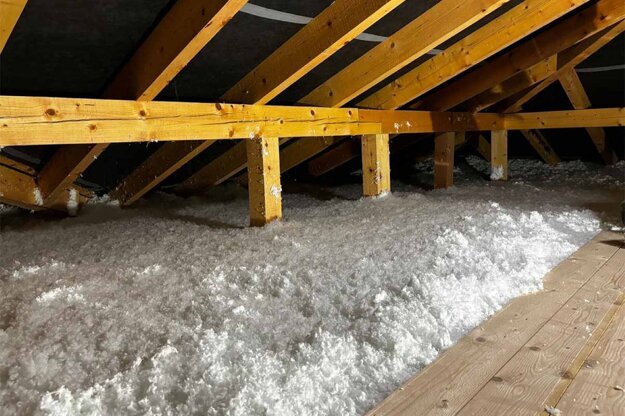 Zateplenie minerálnou fúkanou izoláciou Supafil frame.  (zdroj: AXA Property)
