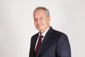 Generálny riaditeľ  KOOPERATIVA Vladimír Bakeš
