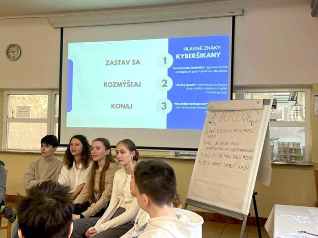 Hlavným poslaním digiPEERS je šíriť digitálne občianstvo cez rovesnícke vzdelávanie do regiónov Slovenska. (zdroj: digiQ)