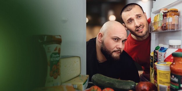 Miško Páleník a Strýco Filip kontrolujú chladničky v obľúbenej šou od Kauflandu. (zdroj: Kaufland)