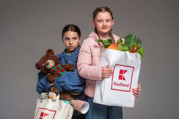 Medzi tými, ktorí si do tašky nebalia nákup, ale svoj ťažký príbeh, je veľa rodičov samoživiteľov
