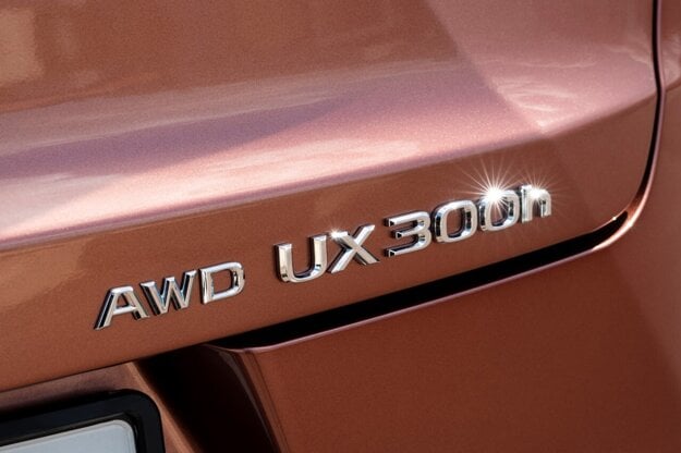 Lexus UX 300h (zdroj: Toyota)
