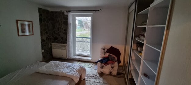 Nový byt Radka a jeho babky v Kráľovskom Chlmci.