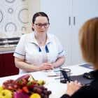 Zdroj: Medirex. MUDr. Veronika Szabóová, PhD., počas interpretácie výsledkov v ich odberovom centre.