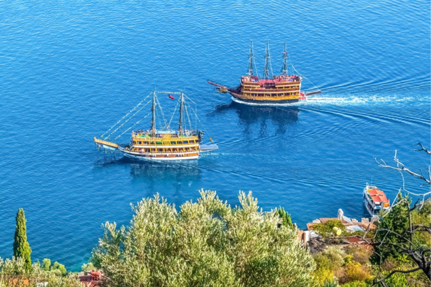 Najviac veľkých pirátskych lodí vypláva na more z Alanye.  (zdroj: Shutterstock.com)