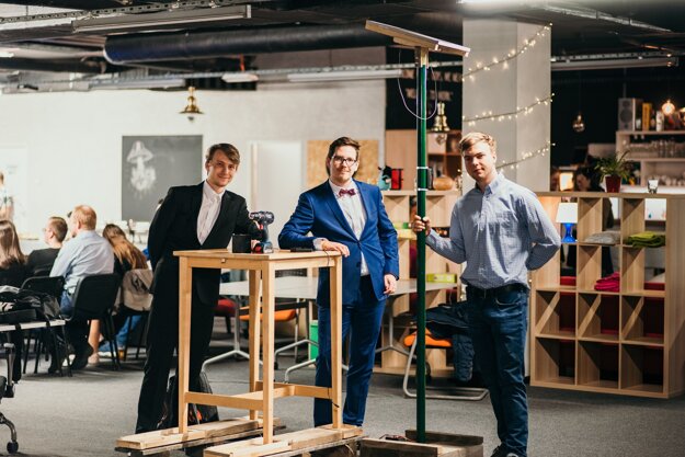 Druhé miesto tím WasteX so svojím prototypom