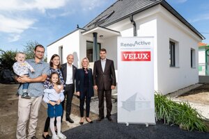 Ukončenie stavebných prác na projekte Renovactive prebehlo za účasti Petra Banga, výkonného riaditeľa skupiny VELUX, Dagmar Plevačovej, generálnej riaditeľky VELUX Slovensko a Česká republika a Norberta Kurillu, štátneho tajomníka Ministerstva životného prostredia Slovenskej republiky. 