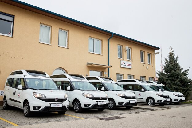 Špeciálne upravený automobil pre Červený kríž (zdroj: ARES)