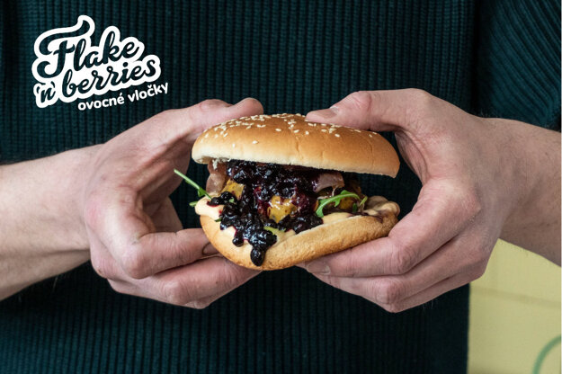 Burger s čučoriedkovým kečupom (zdroj: Bobule.sk)